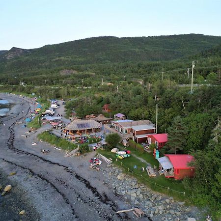 Auberge Festive Sea Shack Sainte Anne-des-Chênes Exterior foto