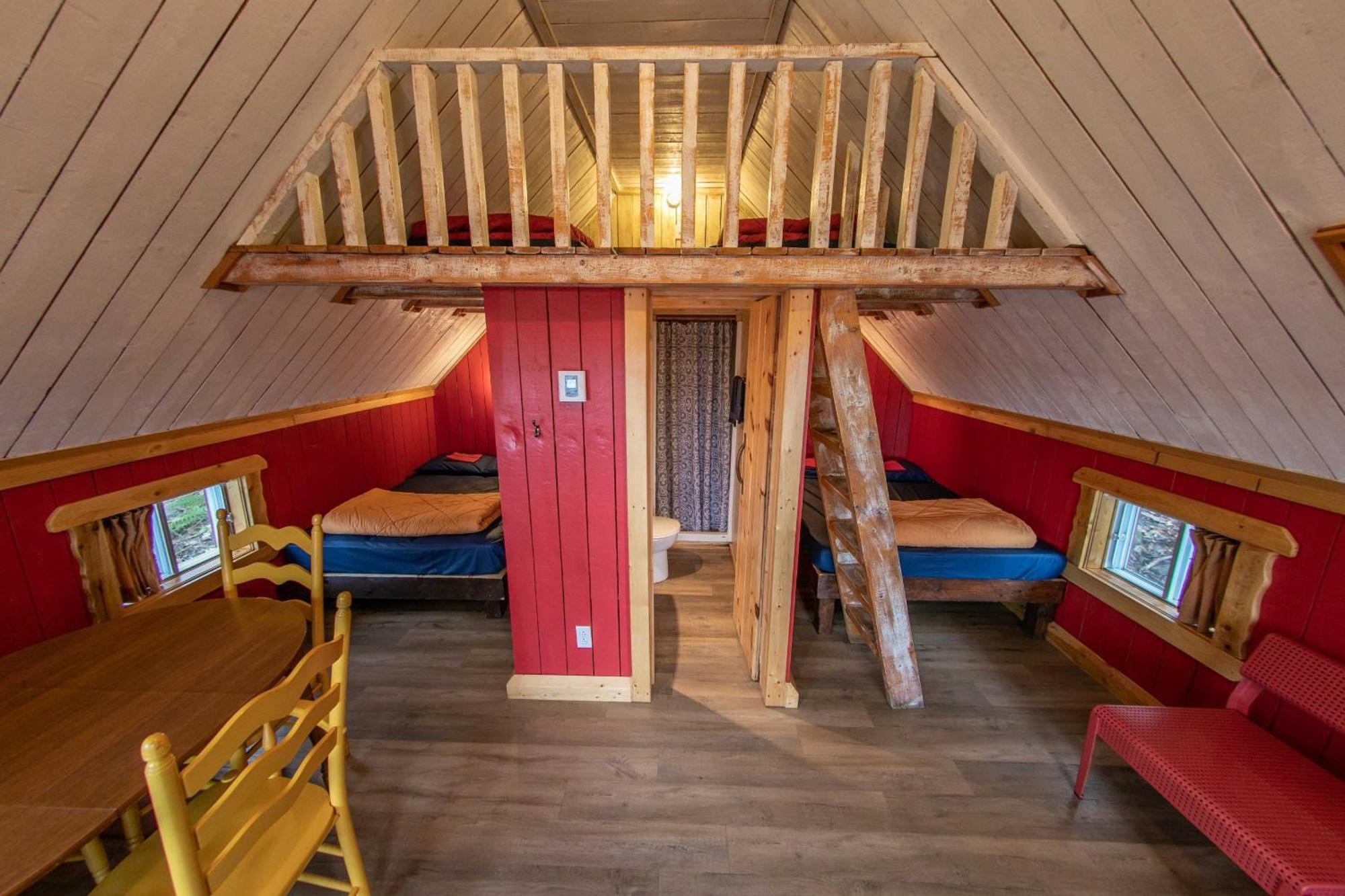 Auberge Festive Sea Shack Sainte Anne-des-Chênes Exterior foto