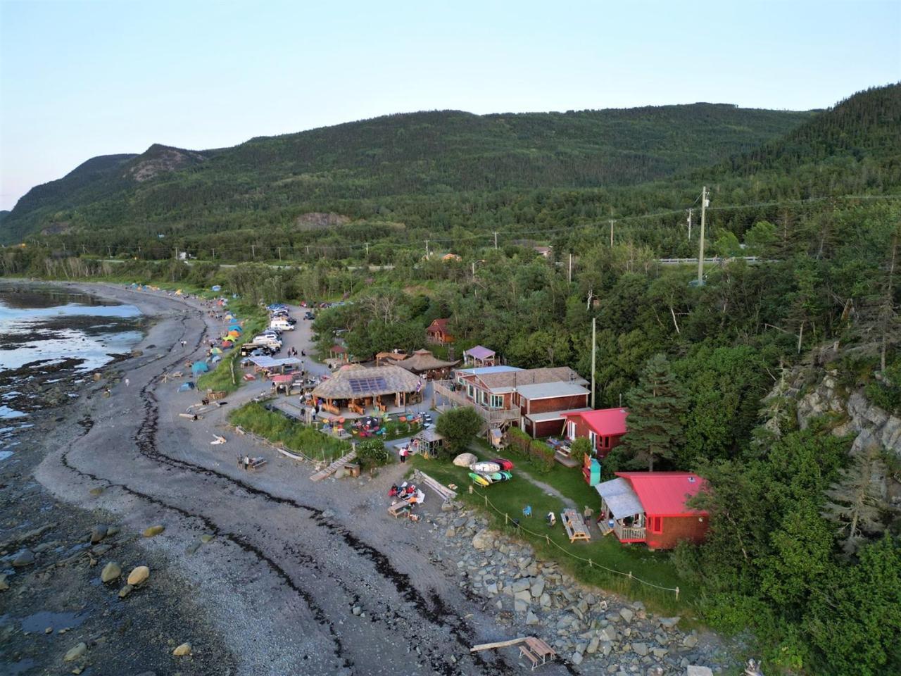 Auberge Festive Sea Shack Sainte Anne-des-Chênes Exterior foto