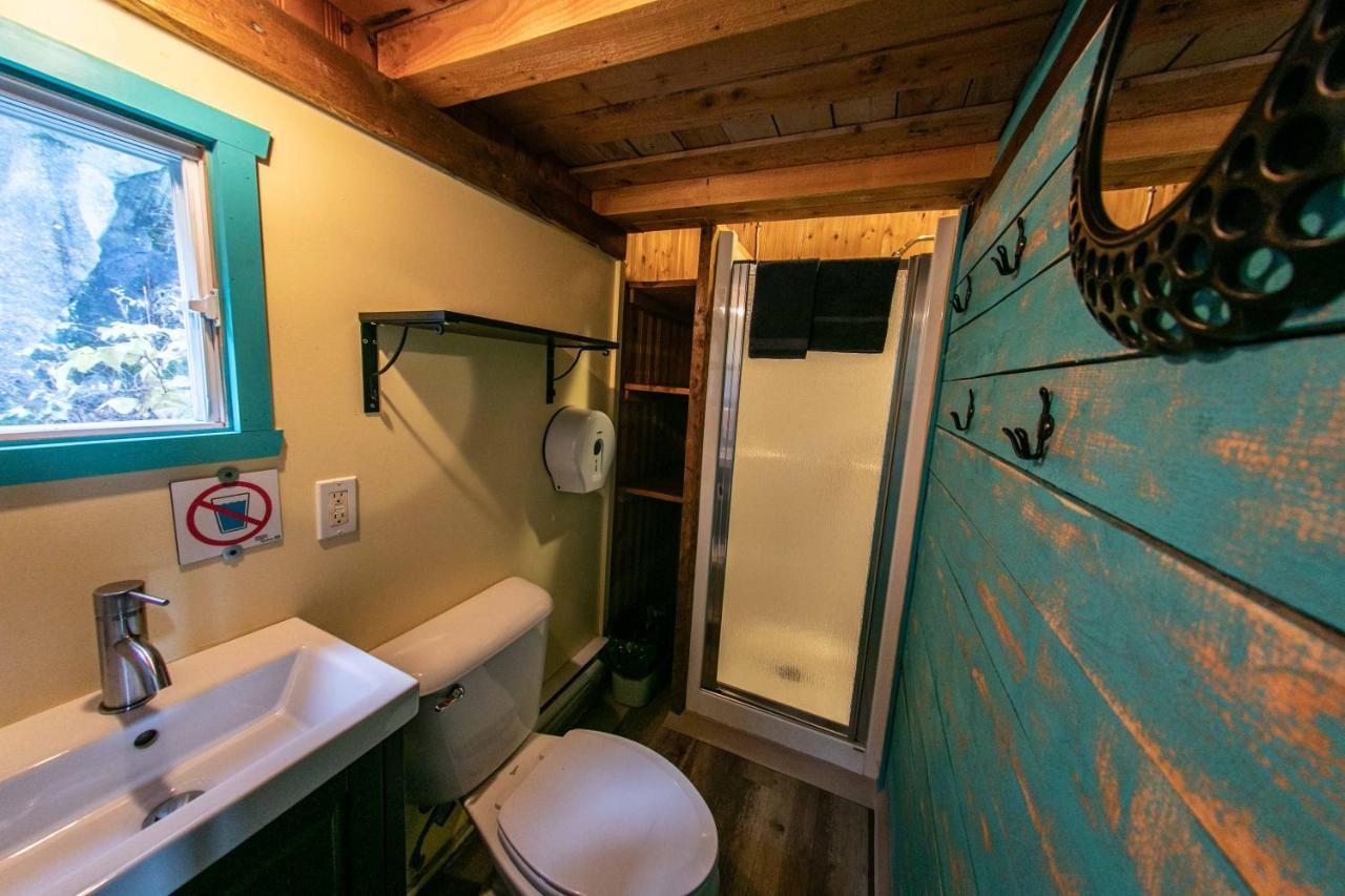 Auberge Festive Sea Shack Sainte Anne-des-Chênes Exterior foto