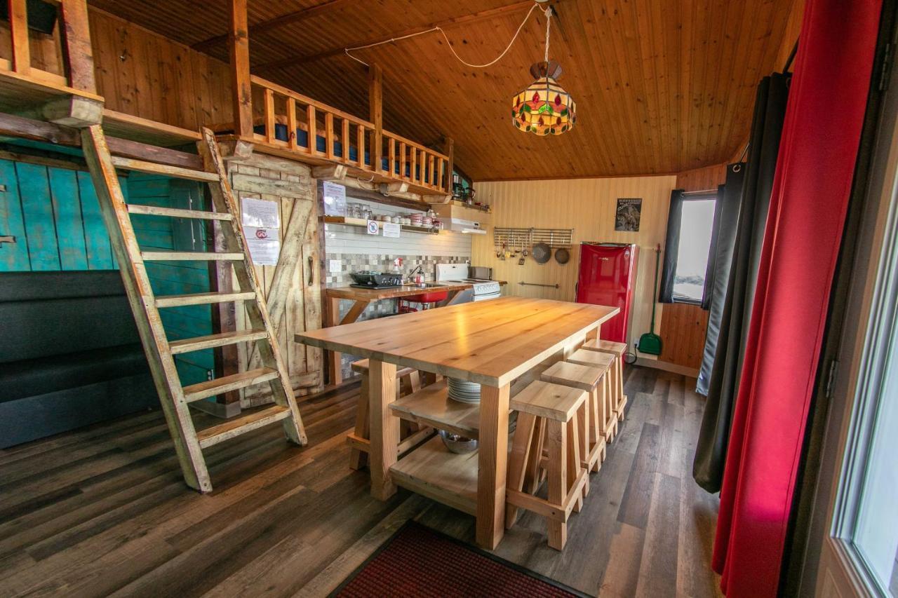 Auberge Festive Sea Shack Sainte Anne-des-Chênes Exterior foto